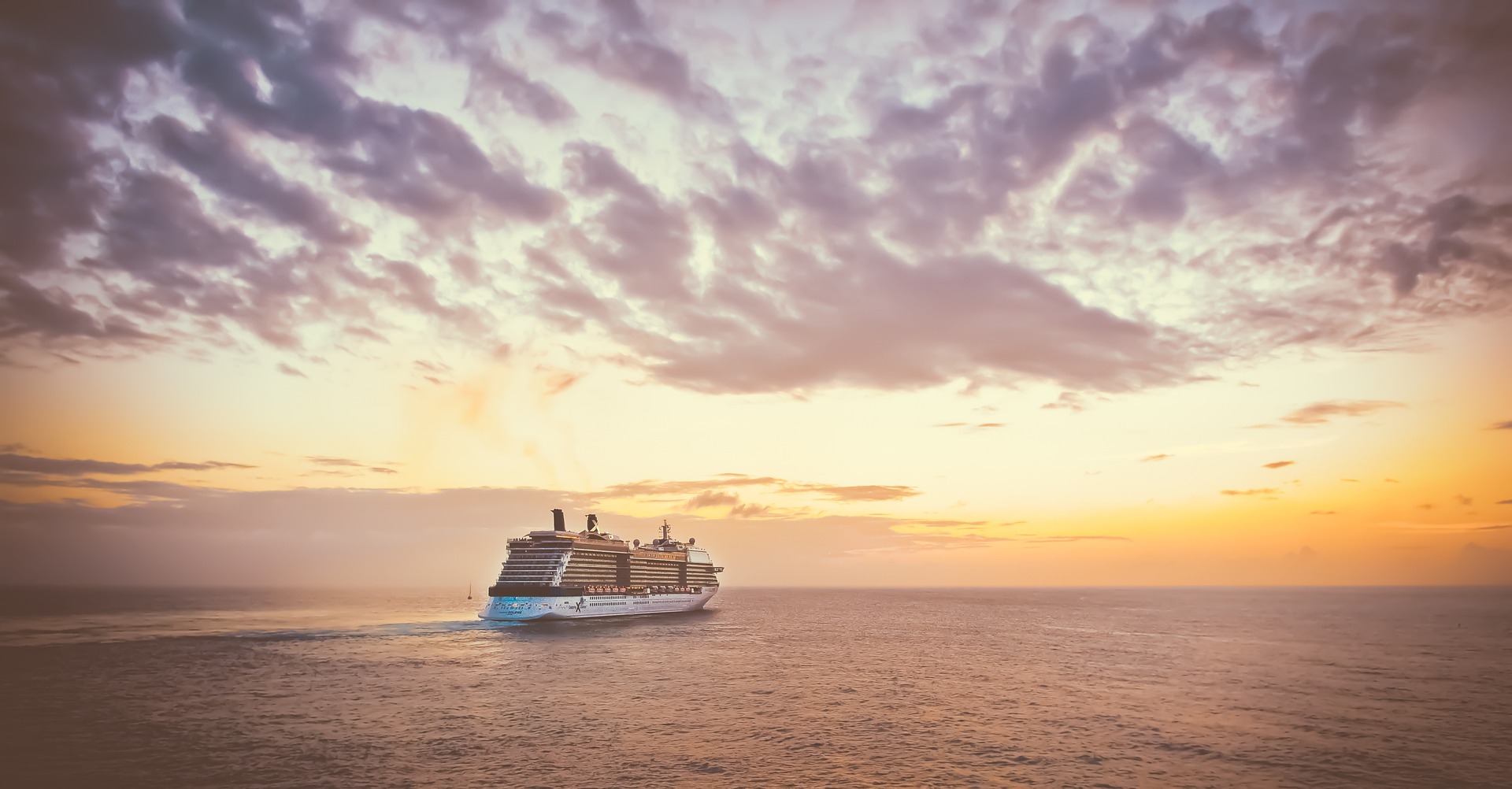 Cruise Ship, courtesy of Pixabay.jpg